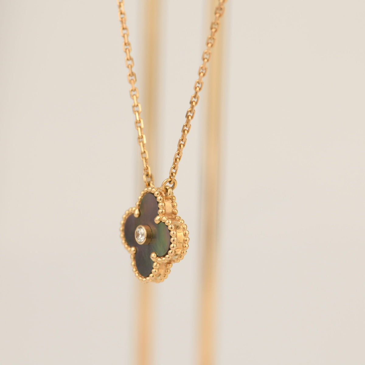 [Leaves]CLOVER 15MM DIAMOND AND MOTHER-OF-GREY NECKLACE