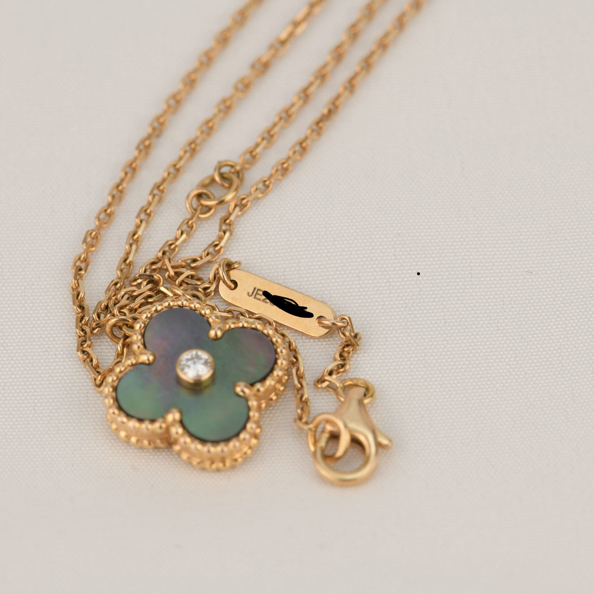 [Leaves]CLOVER 15MM DIAMOND AND MOTHER-OF-GREY NECKLACE