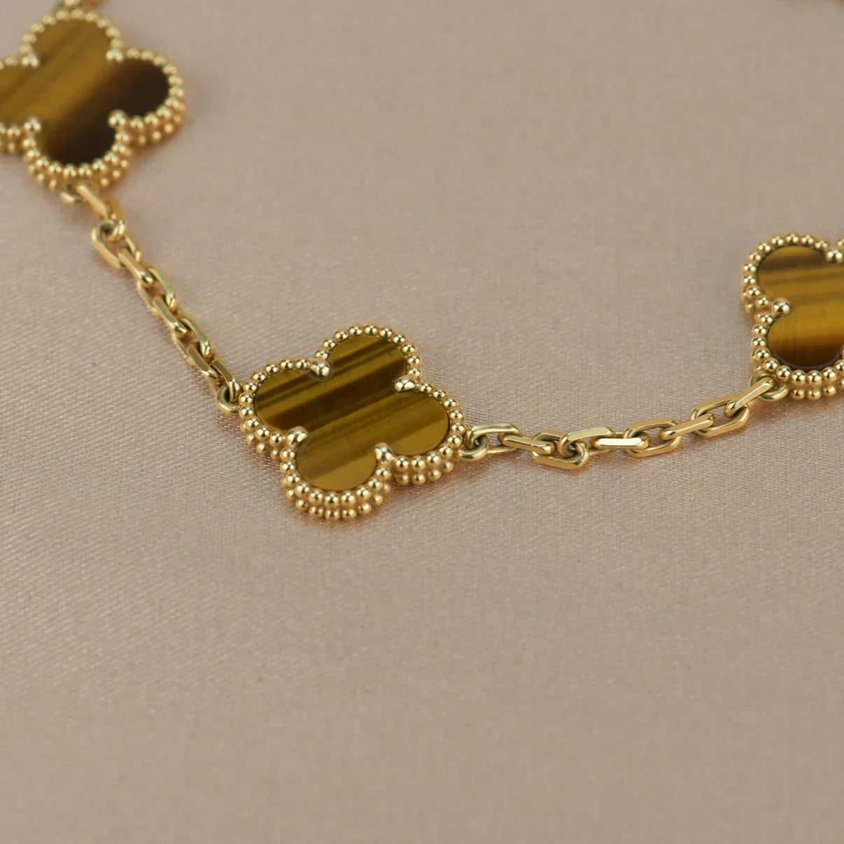 [Leaves]LUCKY CLOVER 5-MOTIF BRACELET -  TIGER’S EYE COLLECTION