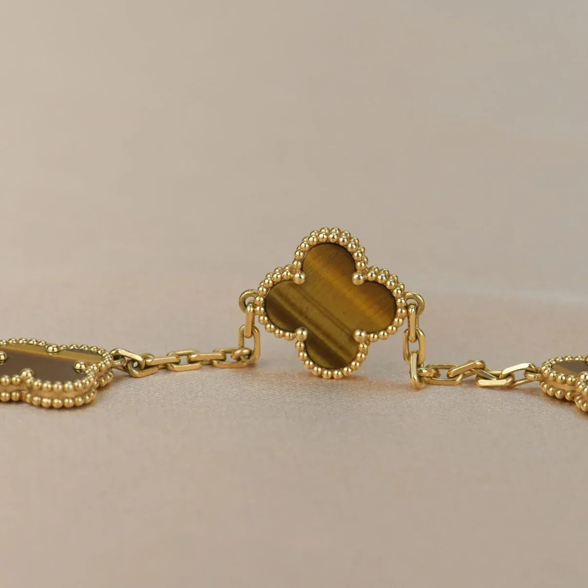 [Leaves]LUCKY CLOVER 5-MOTIF BRACELET -  TIGER’S EYE COLLECTION