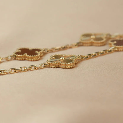 [Leaves]LUCKY CLOVER 5-MOTIF BRACELET - RED CARNELIAN COLLECTION