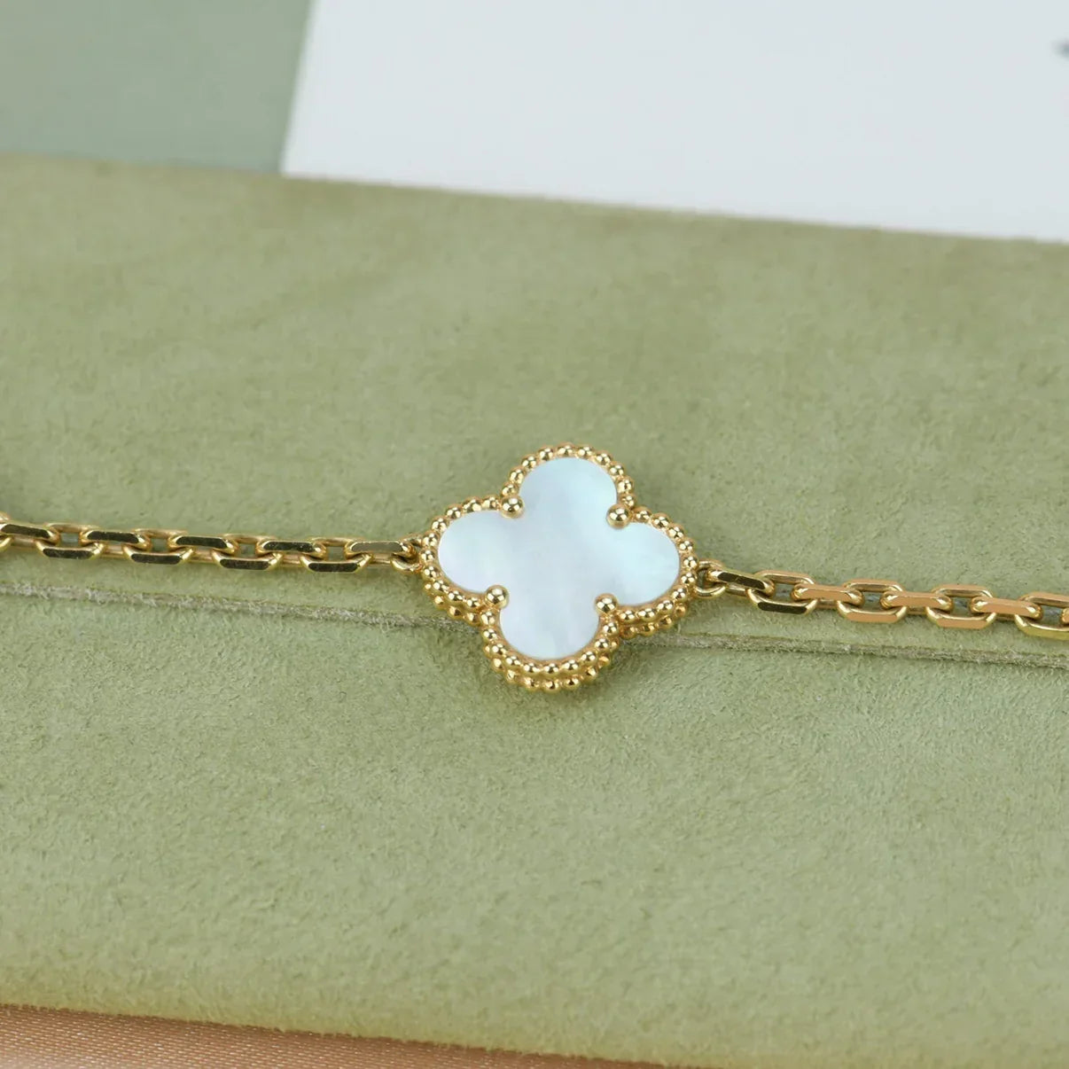 [Leaves]LUCKY CLOVER 5-MOTIF BRACELET - WHITE MOTHER-OF-PEARL COLLECTION