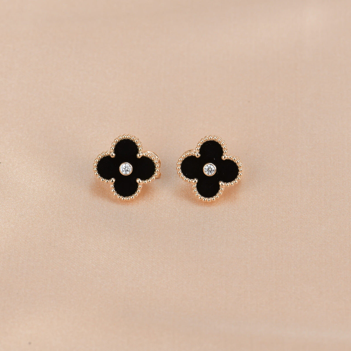 [Leaves]CLOVER MEDIUM 1 MOTIFS ONYX DIAMOND EARRINGS