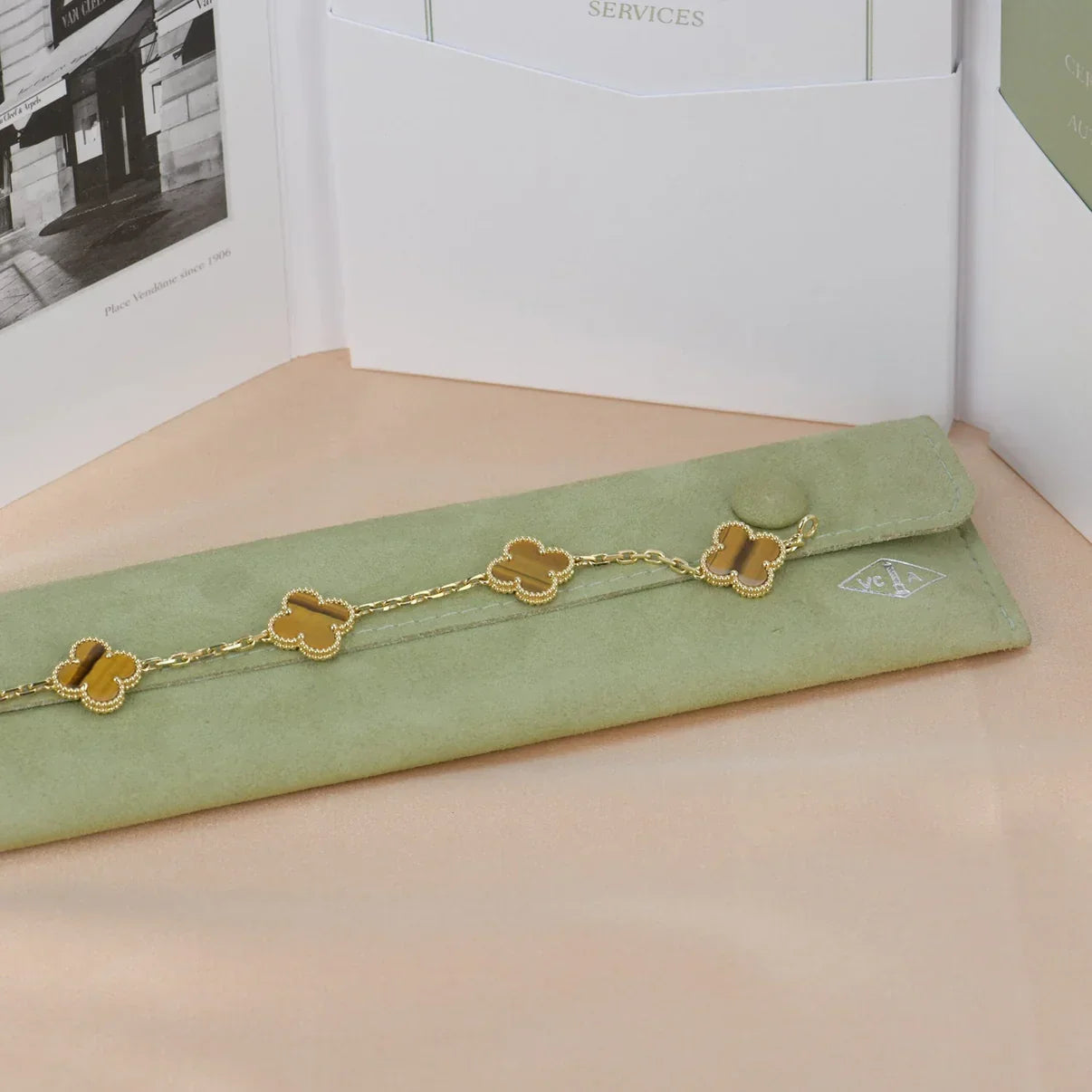 [Leaves]LUCKY CLOVER 5-MOTIF BRACELET -  TIGER’S EYE COLLECTION
