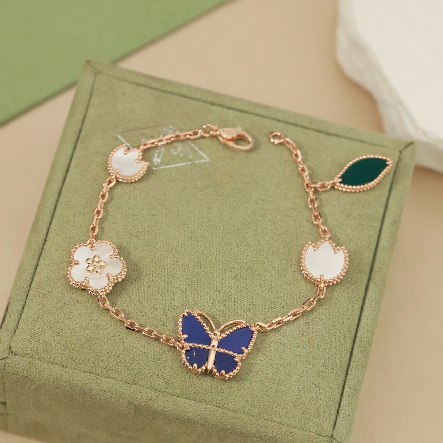 [Leaves]SPRING ENCHANTMENT BUTTERFLY & FLORAL CHARM BRACELET