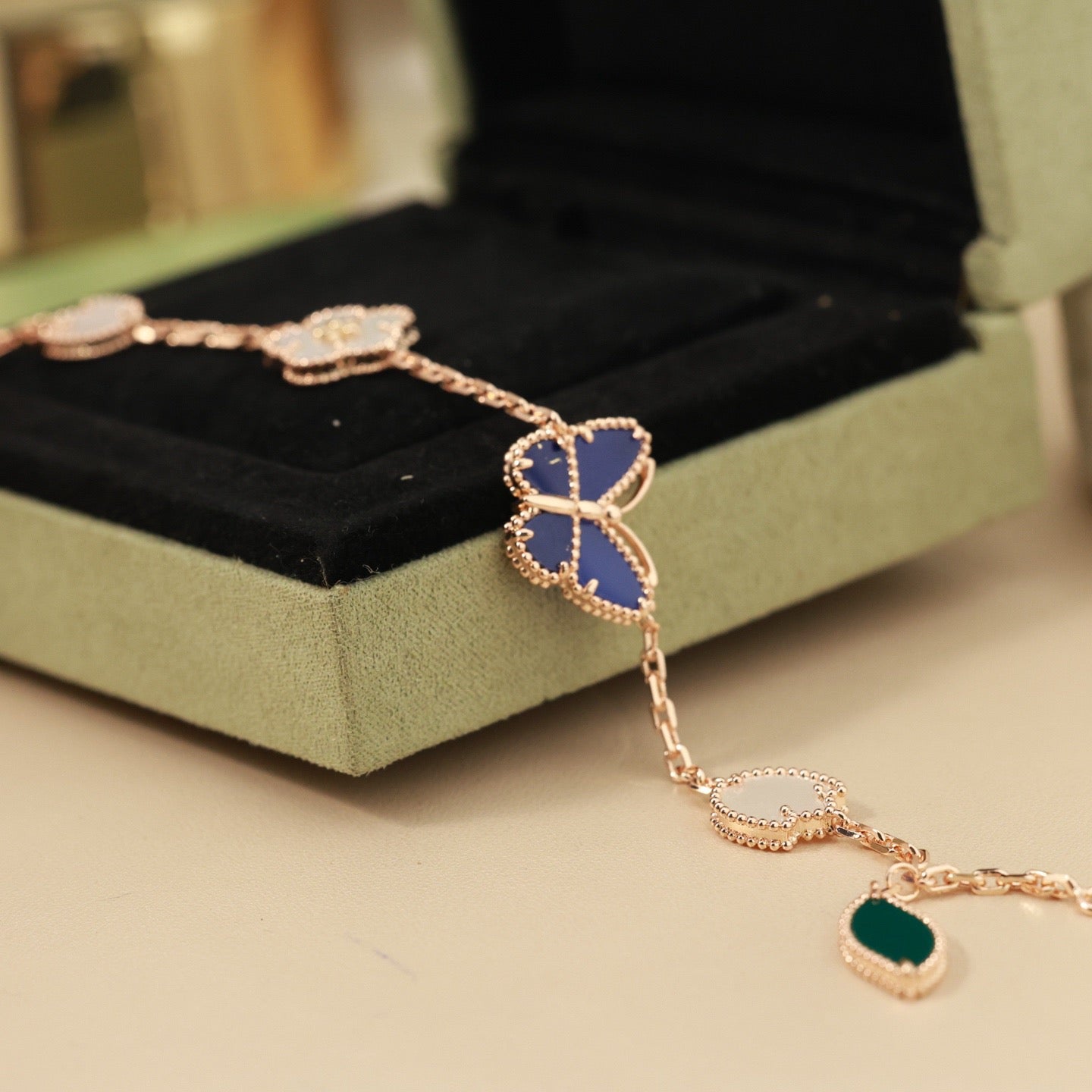[Leaves]SPRING ENCHANTMENT BUTTERFLY & FLORAL CHARM BRACELET