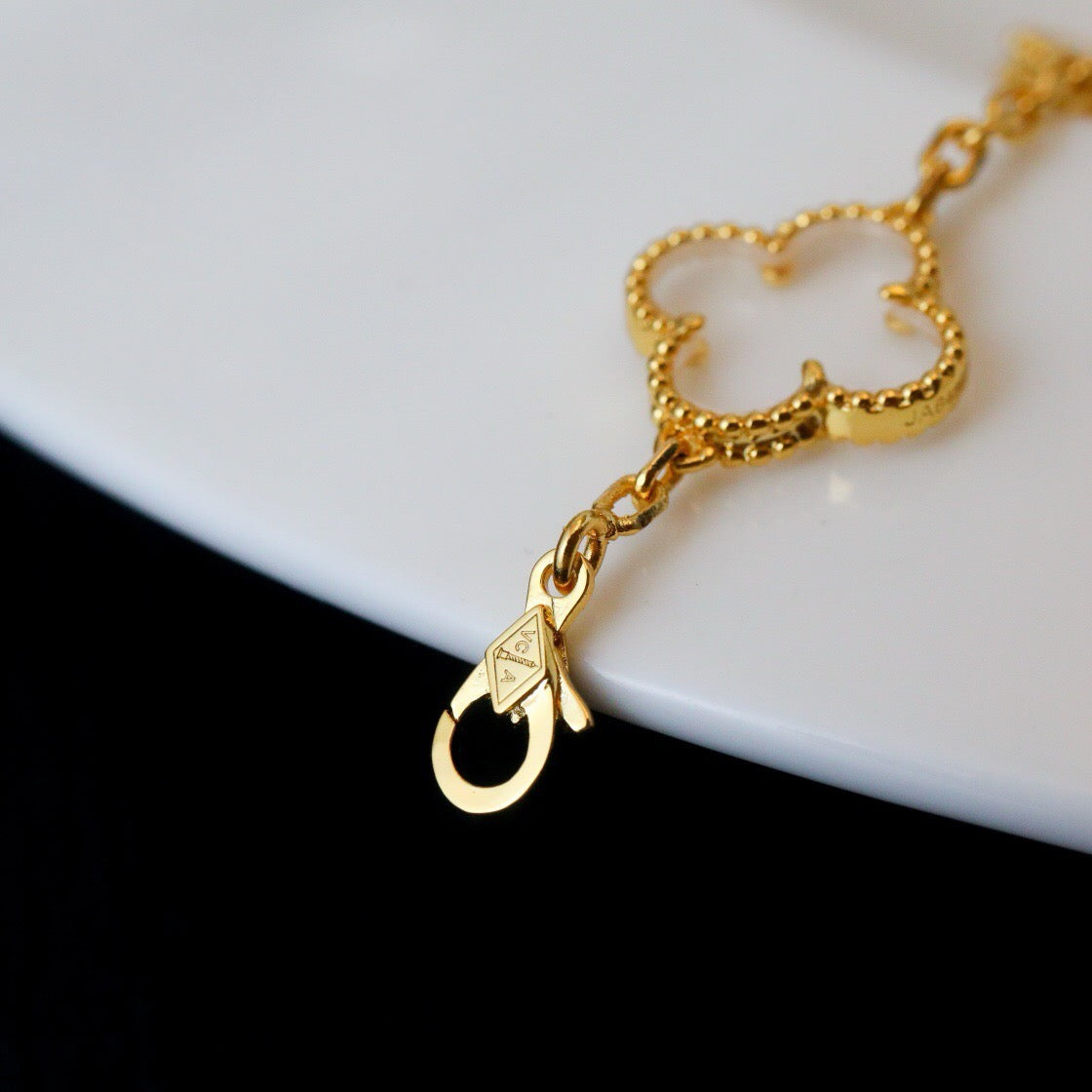 [Leaves]CLOVER 5 MOTIF ROCK CRYSTAL BRACELET