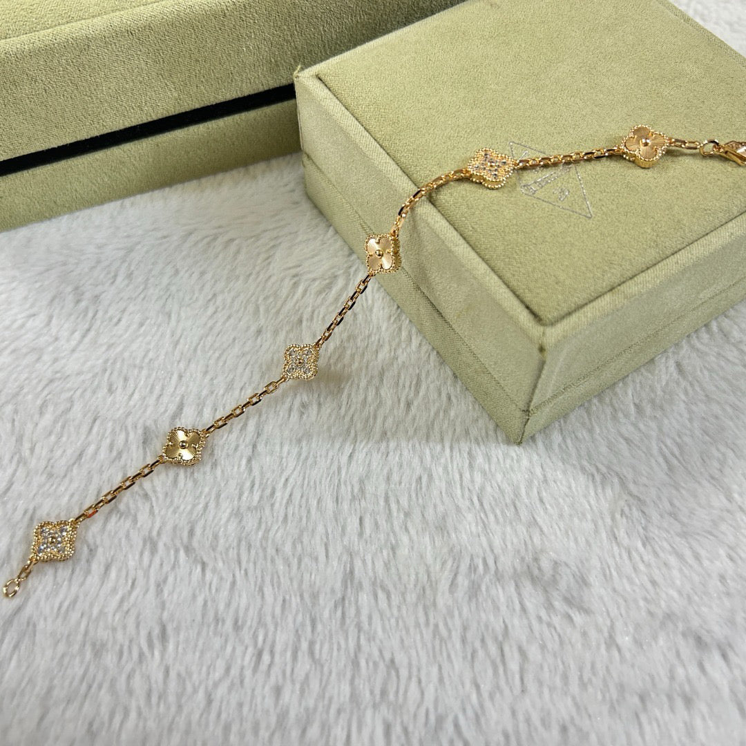 [Leaves]CLOVER 6 MOTIF DIAMOND LASER BRACELET