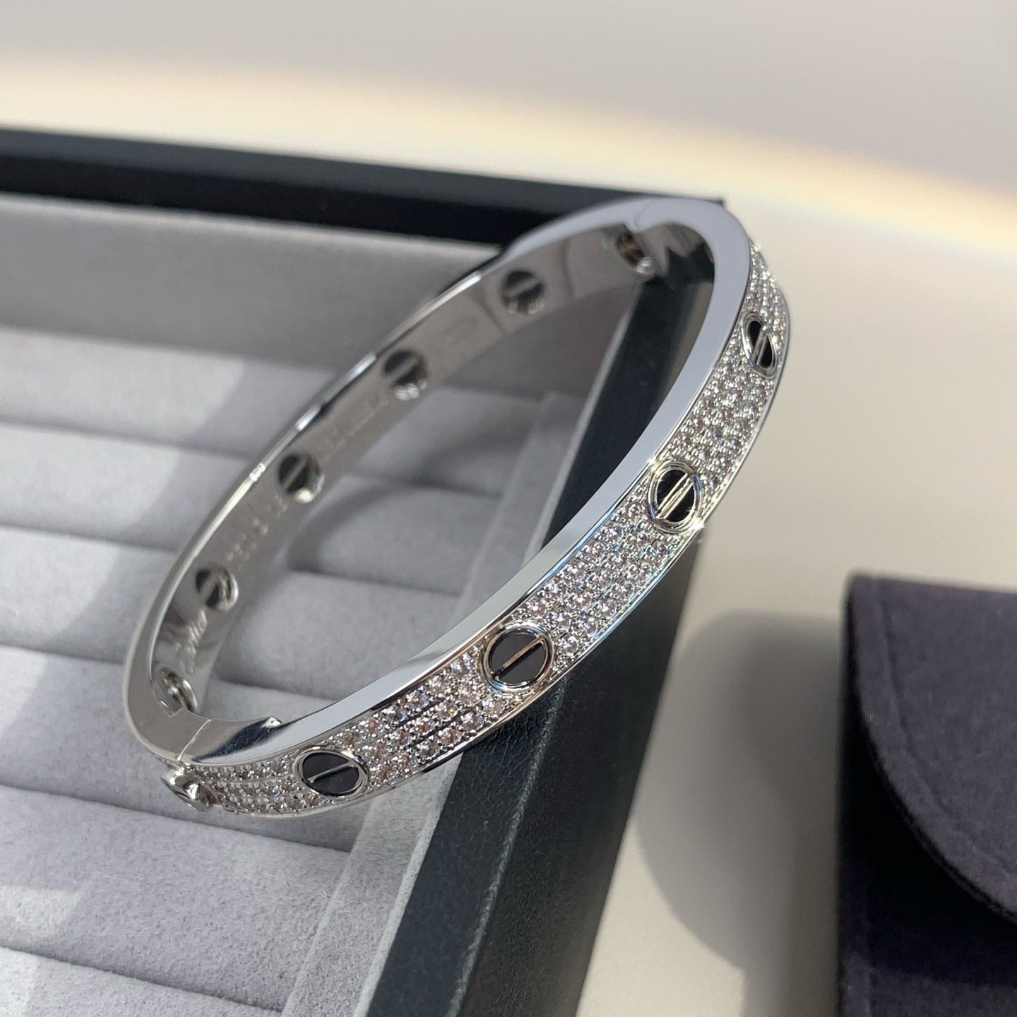 [Leaves]CLASSIC 6.1MM LOVE BANGLE - DIAMOND PAVÉ & BLACK CERAMIC