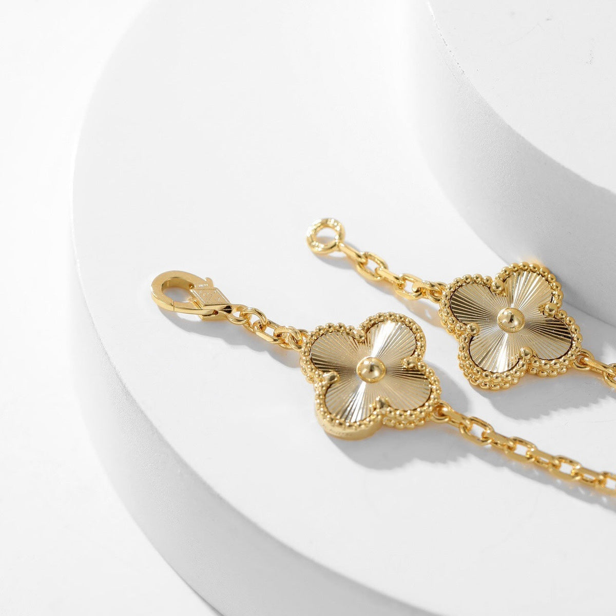 [Leaves]CLOVER 10 MOTIFS LASER NECKLACE