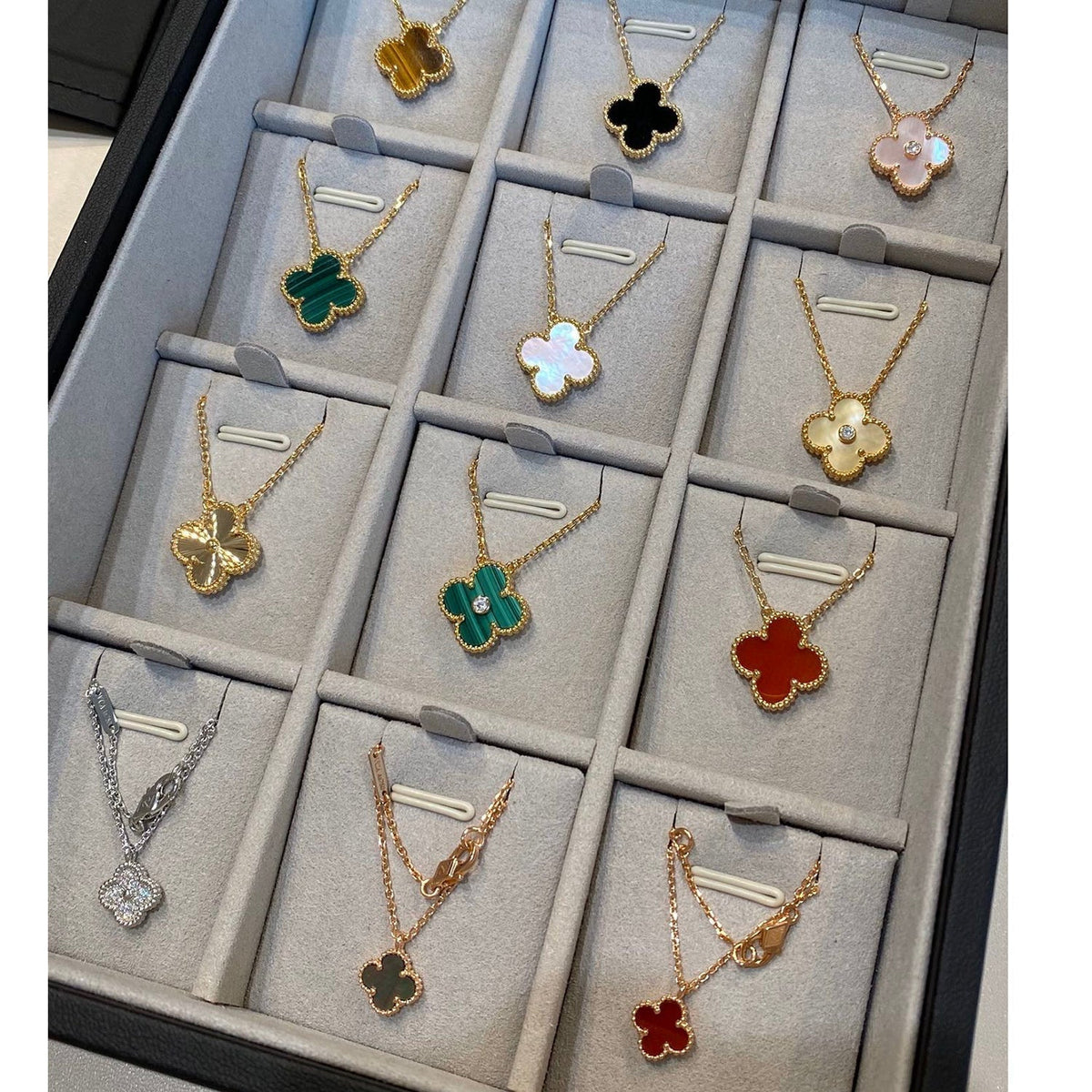 [Leaves]CLOVER 15MM CARNELIAN SINGLE FLOWER NECKLACE