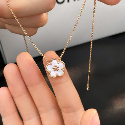 [Leaves]LUCKY  WHITE MOP  PLUM BLOSSOM NECKLACE