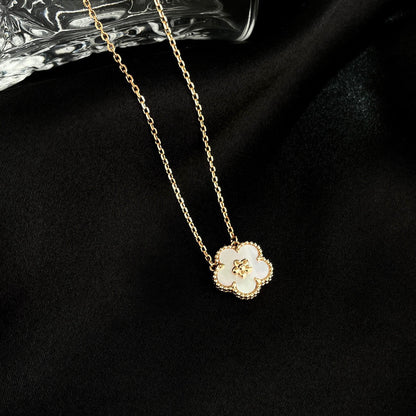 [Leaves]LUCKY  WHITE MOP  PLUM BLOSSOM NECKLACE