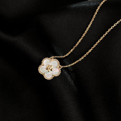 [Leaves]LUCKY  WHITE MOP  PLUM BLOSSOM NECKLACE