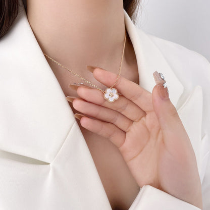 [Leaves]LUCKY  WHITE MOP  PLUM BLOSSOM NECKLACE
