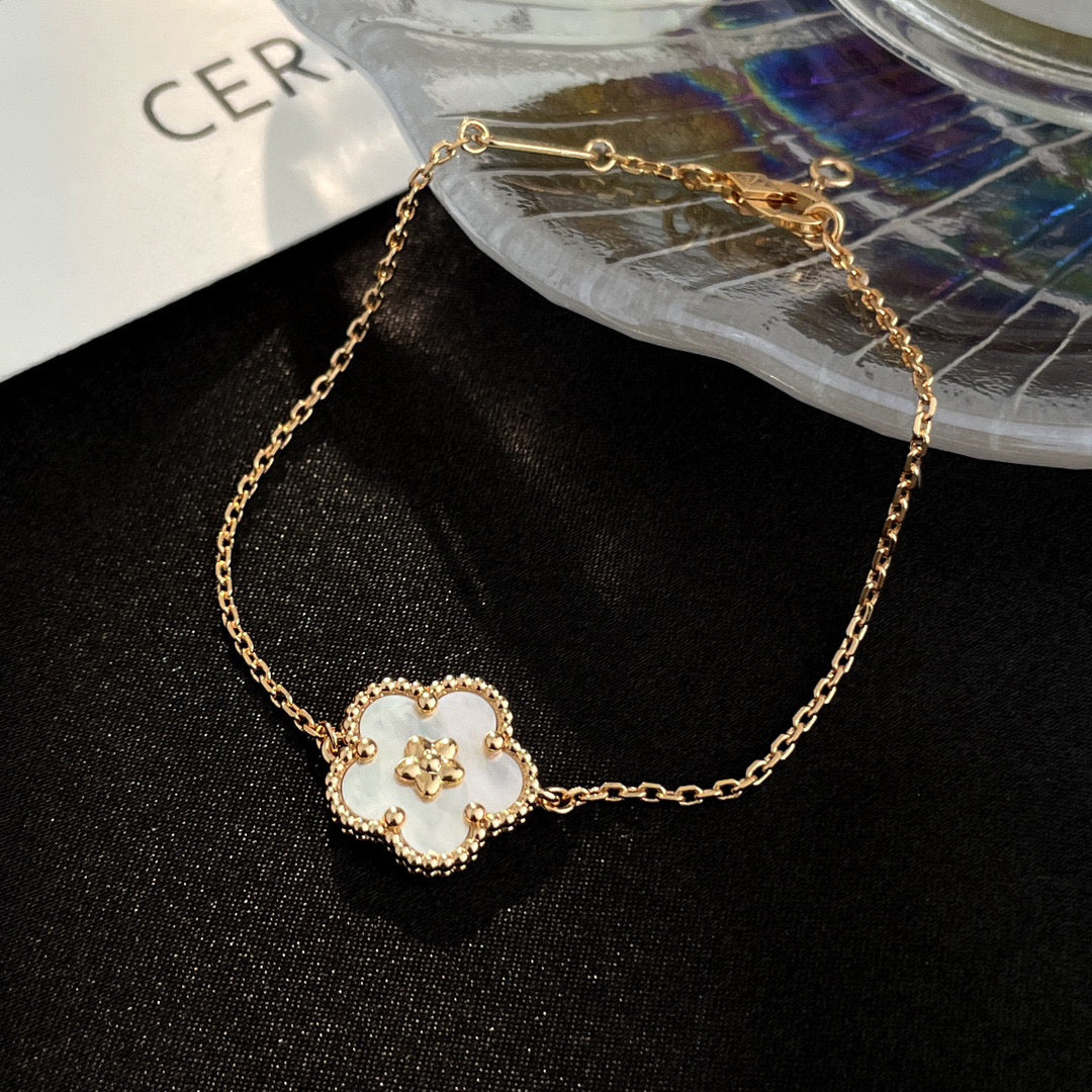 [Leaves]LUCKY WHITE MOP PLUM BLOSSOM  BRACELET
