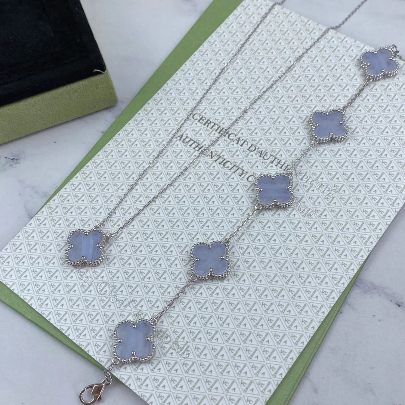 [Leaves]LUCKY CLOVER 5-MOTIF BRACELET - PURPLE CHALCEDONY COLLECTION