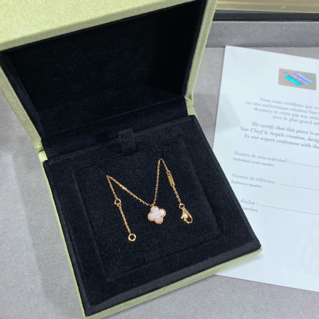 [Leaves]CLOVER 9.5MM PINK MOTHER OF PEARL SINGLE FLOWER NECKLACE