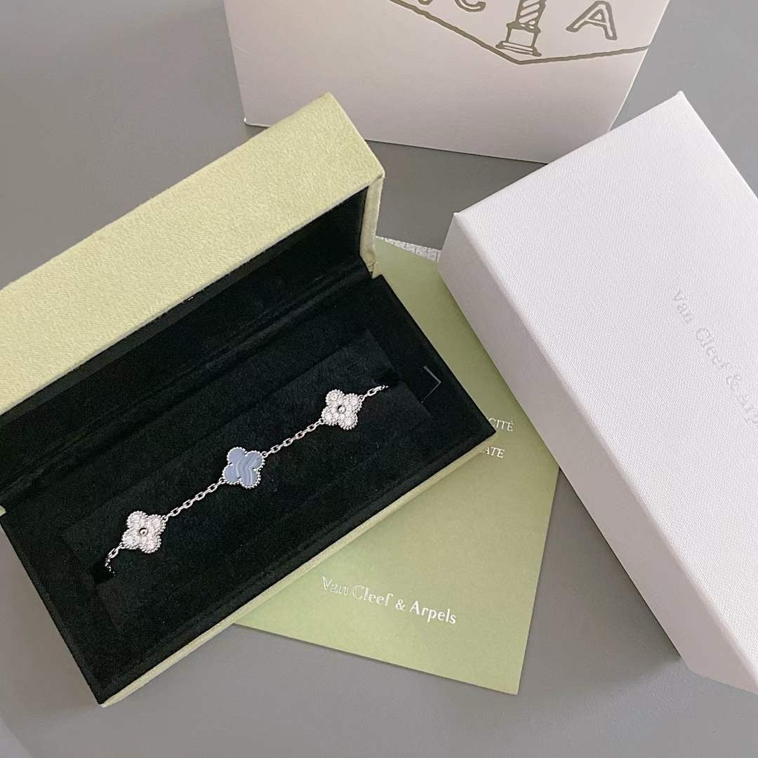 [Leaves]LUCKY CLOVER 5-MOTIF BRACELET - PURPLE CHALCEDONY COLLECTION