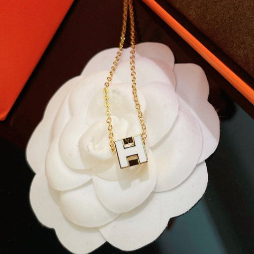 [Leaves]H WHITE SQUARE GOLD NECKLACE