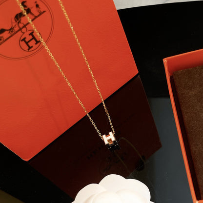 [Leaves]H WHITE SQUARE GOLD NECKLACE