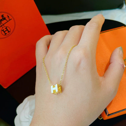 [Leaves]H WHITE SQUARE GOLD NECKLACE
