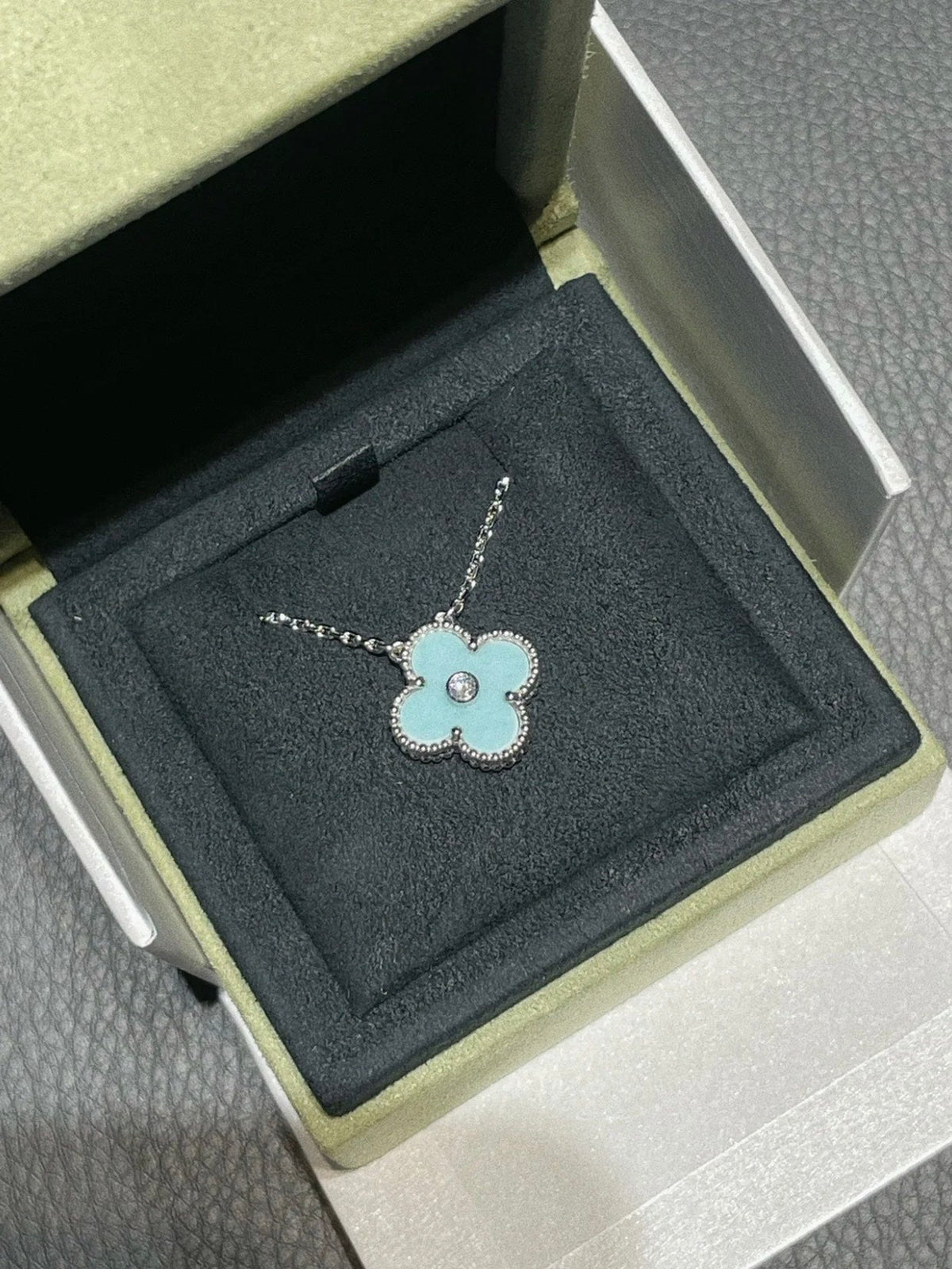 [Leaves]CLOVER 1 DIAMOND LIGHT BLUE SILVER NECKLACE