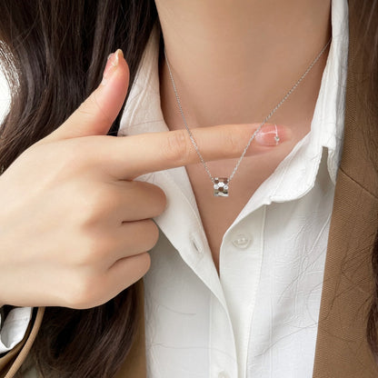 [Leaves]BEE MINI PEDANT DIAMOND NECKLACE