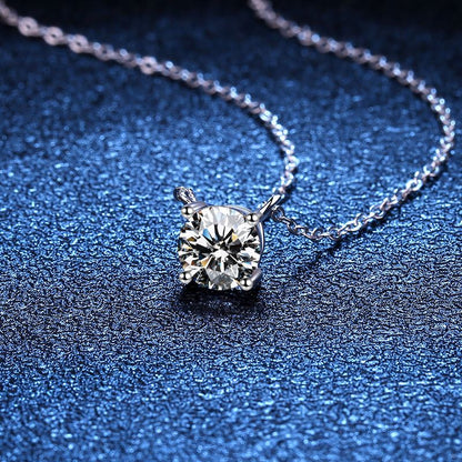 [Leaves]CLASSIC FOUR-PRONG SOLITAIRE MOISSANITE NECKLACE