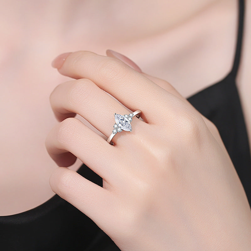 [Leaves]ELEGANT MARQUISE CUT MOISSANITE RING WITH SIDE ACCENTS