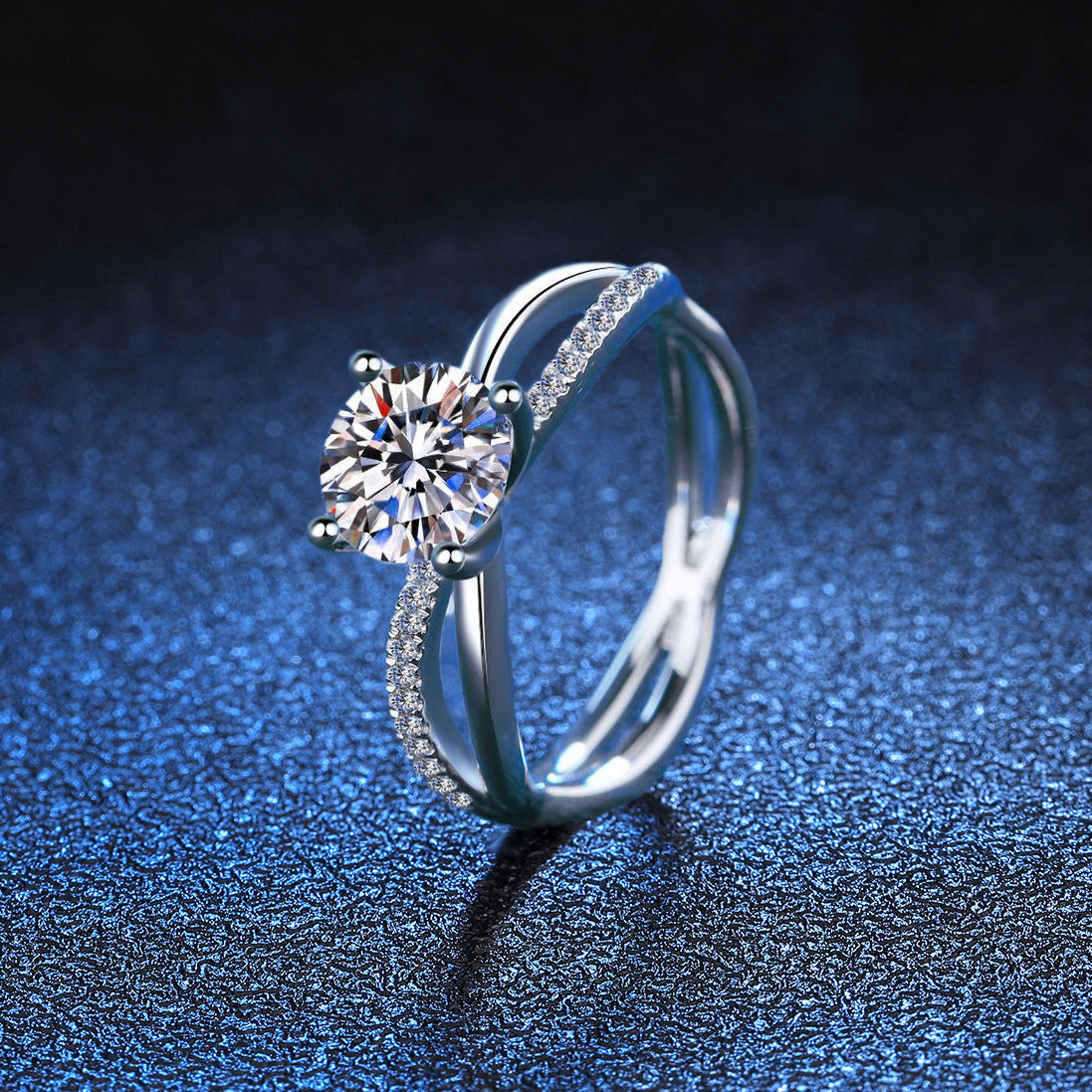[Leaves]ELEGANT 4-PRONG CROSSOVER MOISSANITE ENGAGEMENT RING