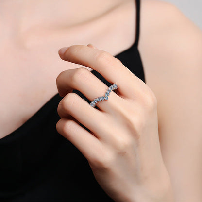 [Leaves]ELEGANT V-SHAPED CHEVRON MOISSANITE RING