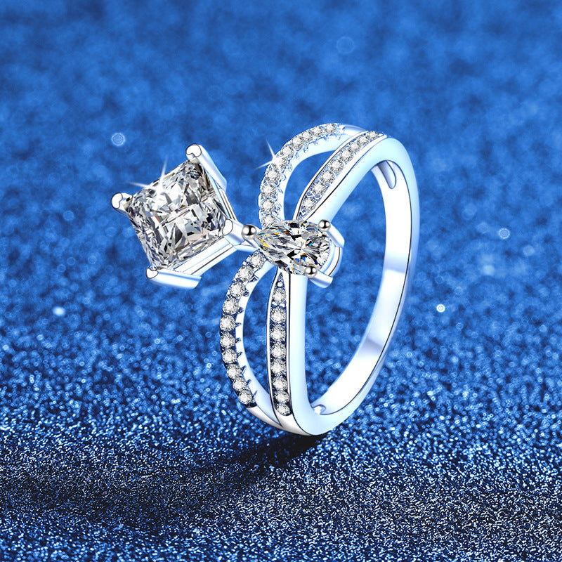 [Leaves]ELEGANT DOUBLE-TWISTED MOISSANITE RING