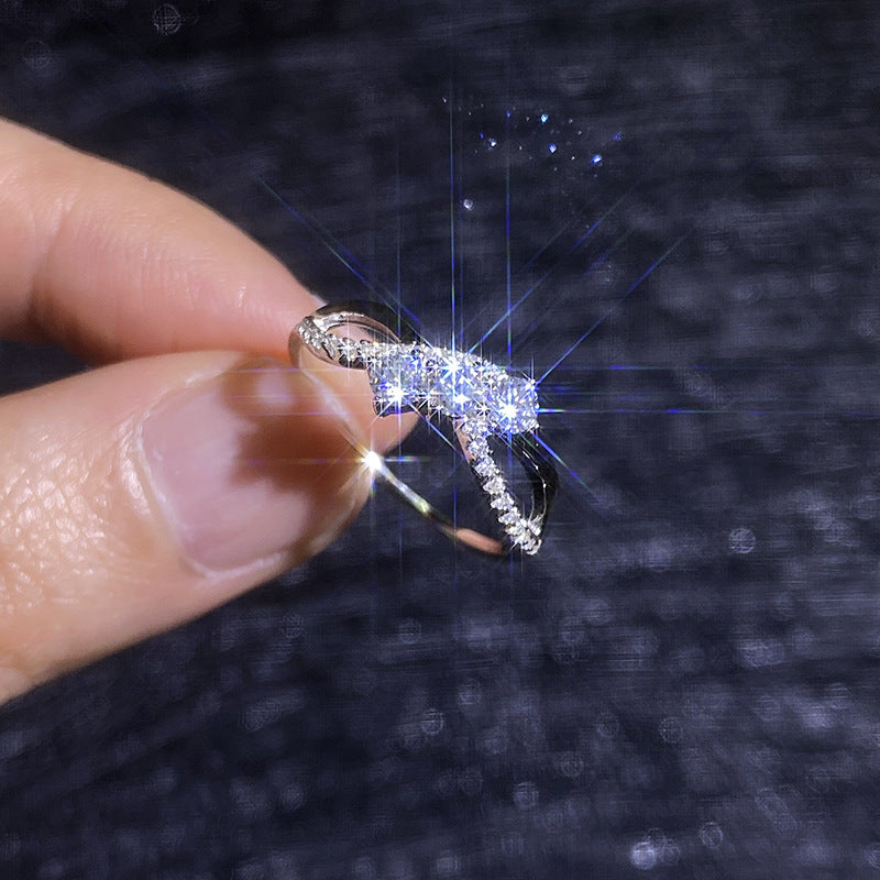 [Leaves]INTERTWINING LOVE MOISSANITE RING