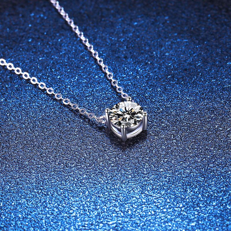[Leaves]CLASSIC FOUR-PRONG SOLITAIRE MOISSANITE NECKLACE