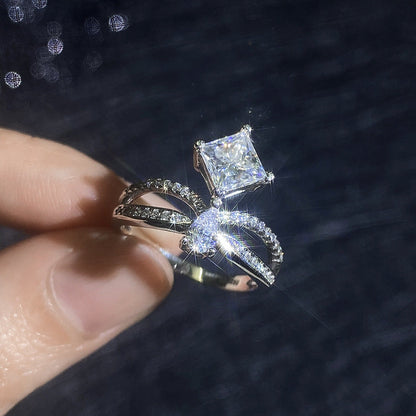 [Leaves]ELEGANT DOUBLE-TWISTED MOISSANITE RING