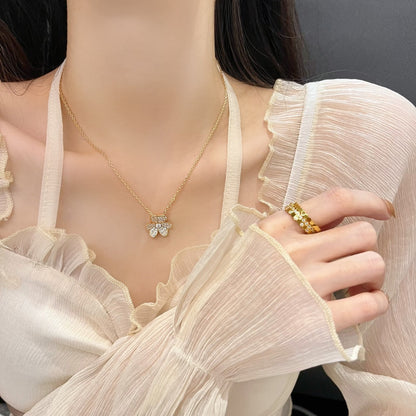 [Leaves]PAVÉ DIAMOND FLOWER CHARM NECKLACE