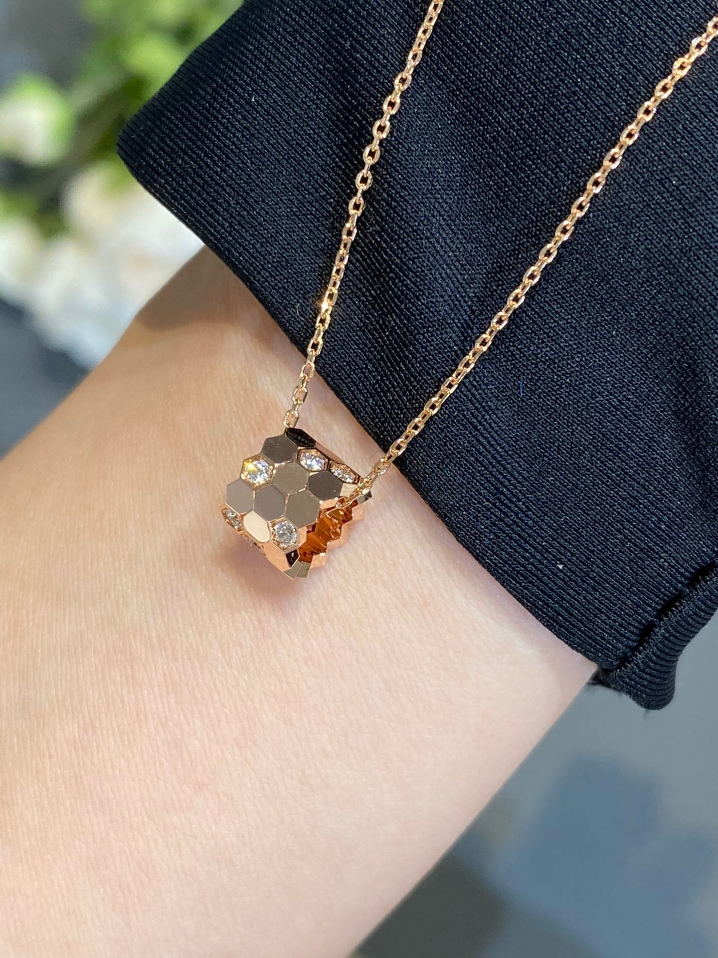 [Leaves]BEE LOVE DIAMOND NECKLACE