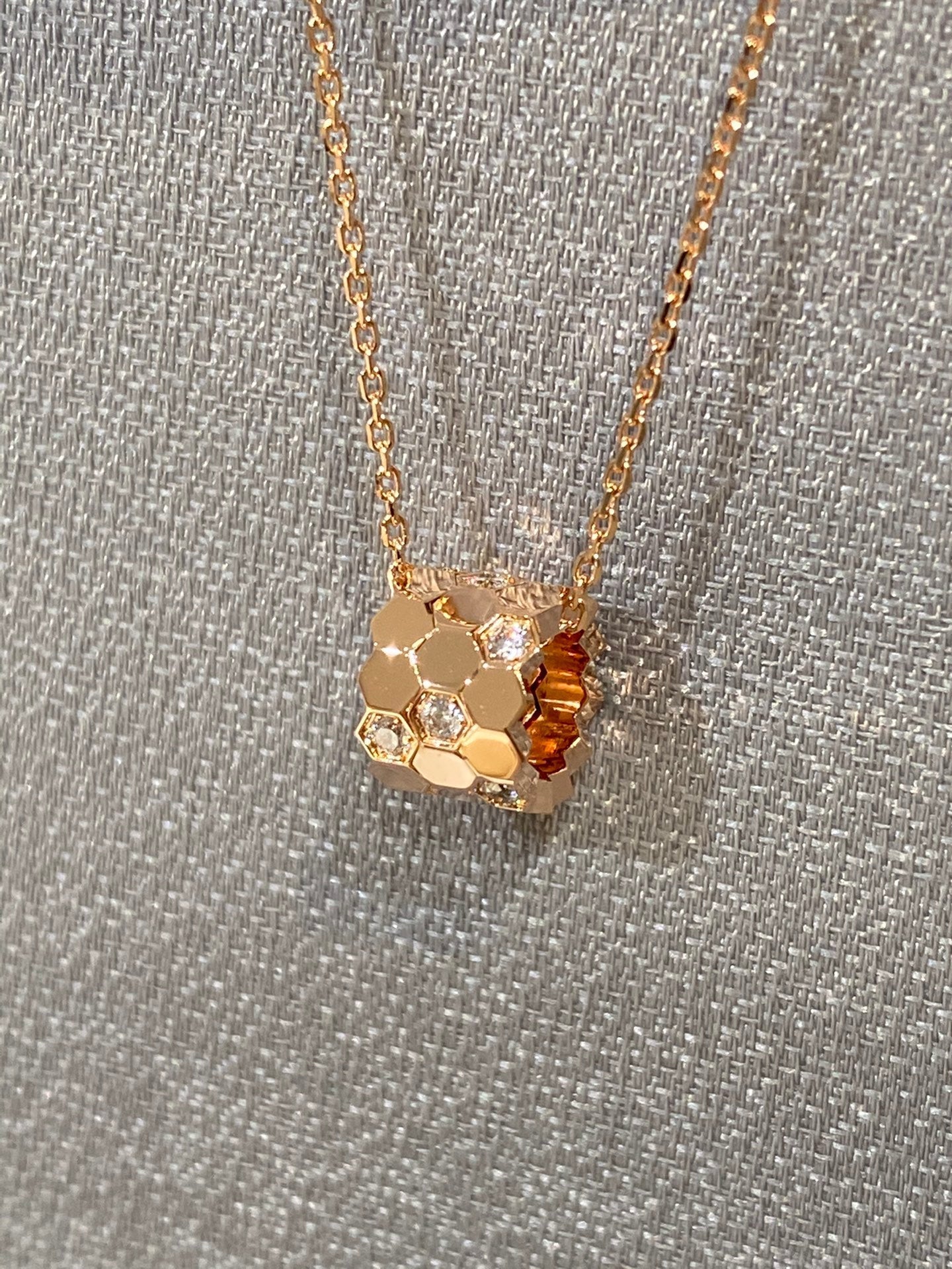 [Leaves]BEE LOVE DIAMOND NECKLACE