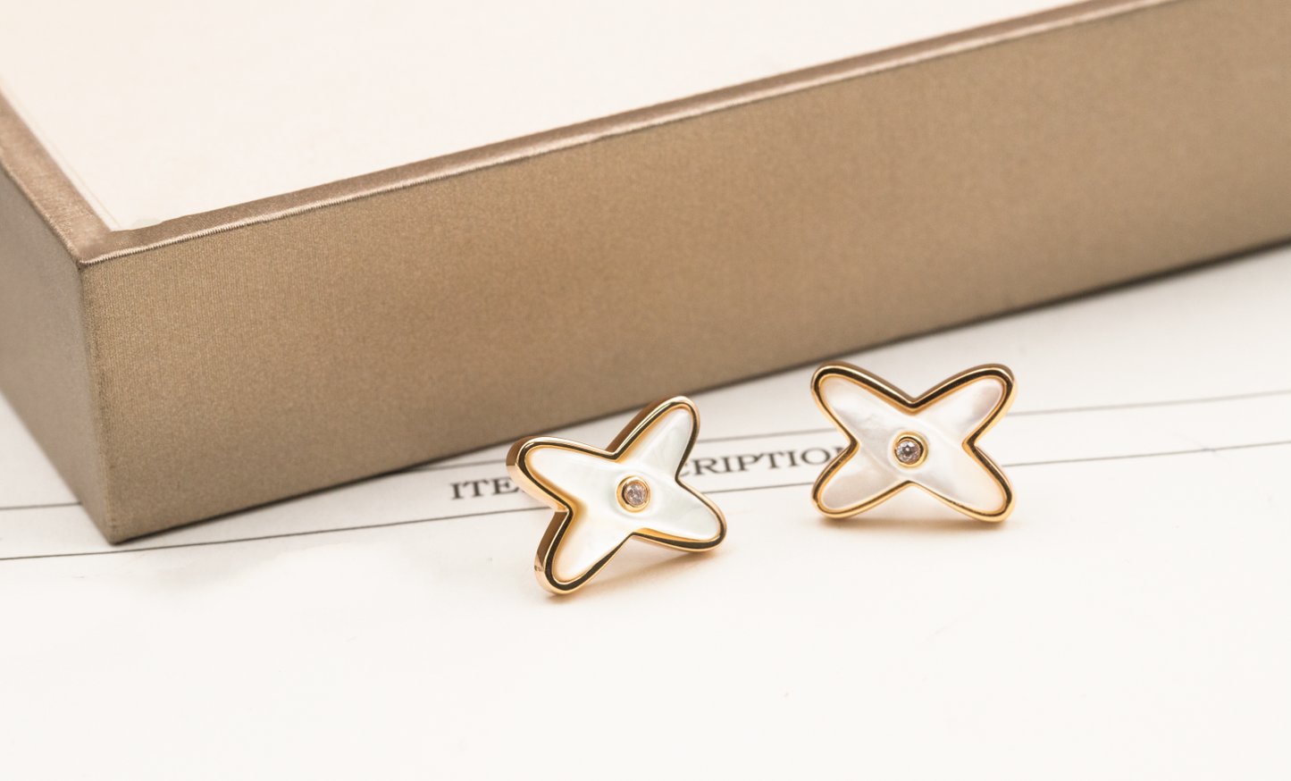 [Leaves]JEUX DE WHITE MOP ROSE GOLD DIAMOND EARRINGS