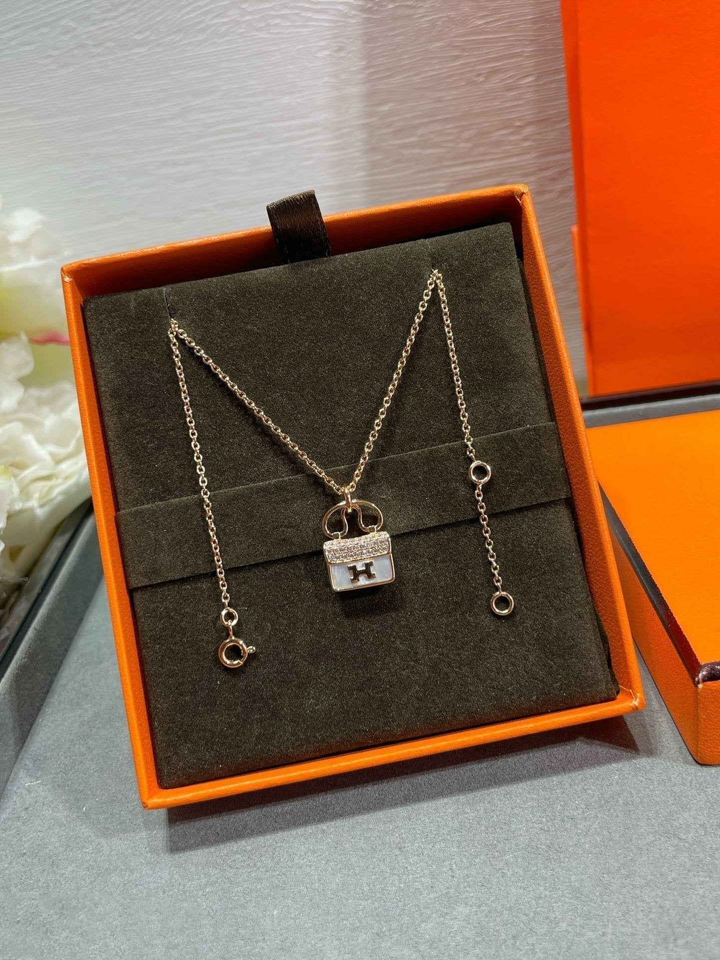 [Leaves]H CIRCE MOISSANITE PENDANT NECKLACE GOLD