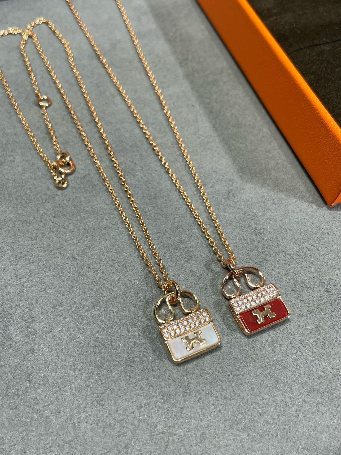 [Leaves]H CIRCE MOISSANITE PENDANT NECKLACE GOLD