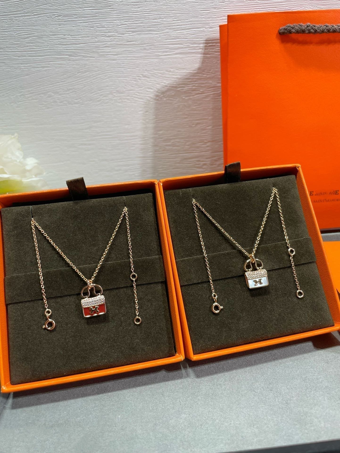 [Leaves]H CIRCE MOISSANITE PENDANT NECKLACE GOLD