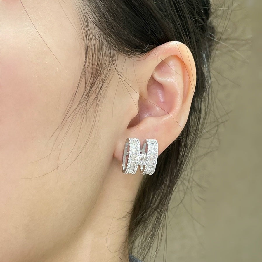 [Leaves]H STUD EARRINGS WITH SILVER DIAMONDS