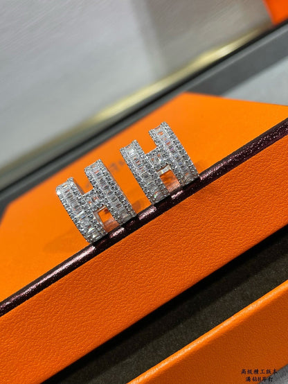 [Leaves]H STUD EARRINGS WITH SILVER DIAMONDS
