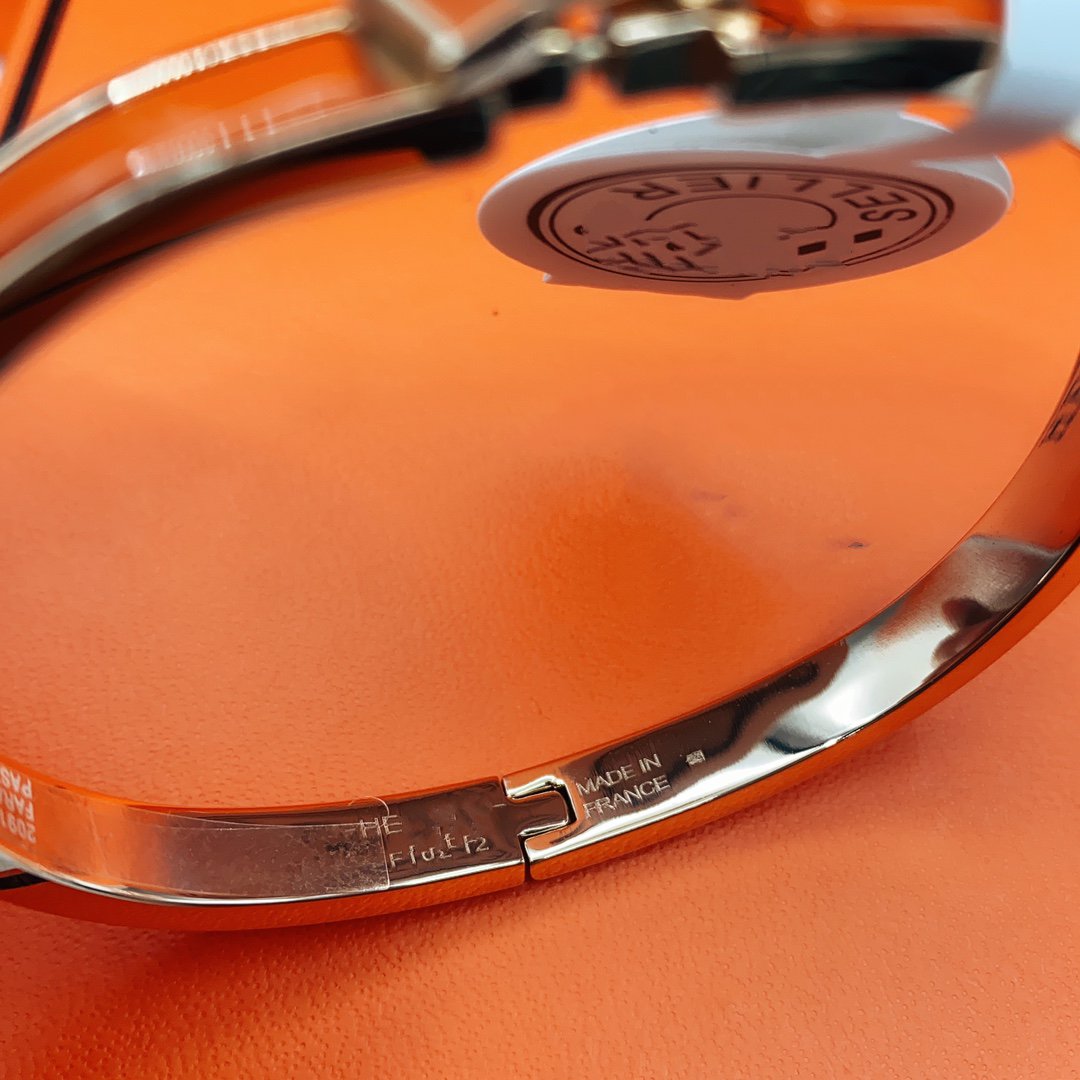 [Leaves]CLASSIC HM CLIC RED 8MM ENAMEL BRACELET
