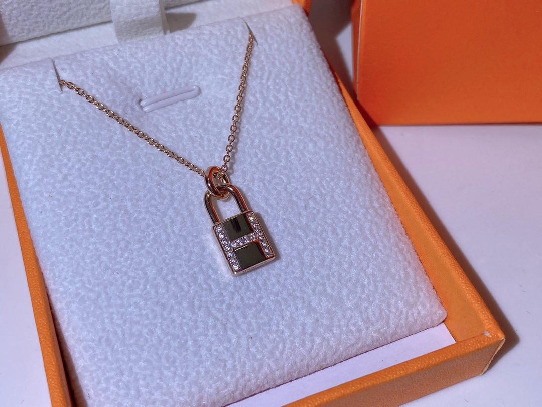 [Leaves]HM ADVANCED NICHE LOCK HEAD NECKLACE DIAMONDS