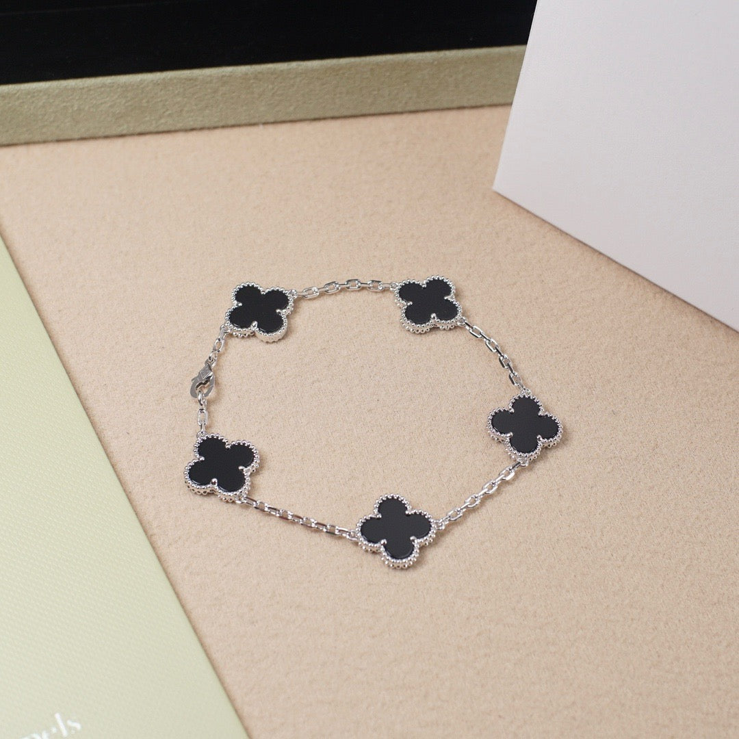 [Leaves]LUCKY CLOVER 5-MOTIF BRACELET - BLACK OXNY COLLECTION