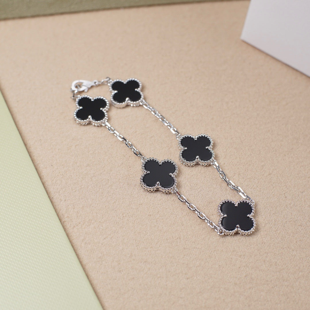[Leaves]LUCKY CLOVER 5-MOTIF BRACELET - BLACK OXNY COLLECTION