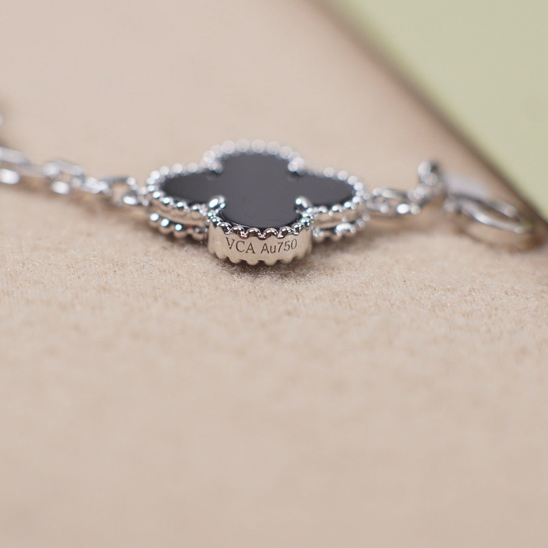[Leaves]LUCKY CLOVER 5-MOTIF BRACELET - BLACK OXNY COLLECTION